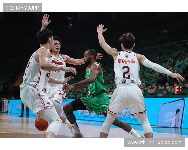 足球队员在CBA看球视频：两项运动迷的共鸣时刻